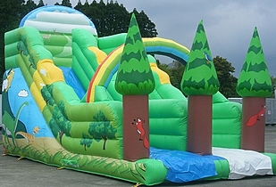 巨大ふわふわスライダーがやってくる